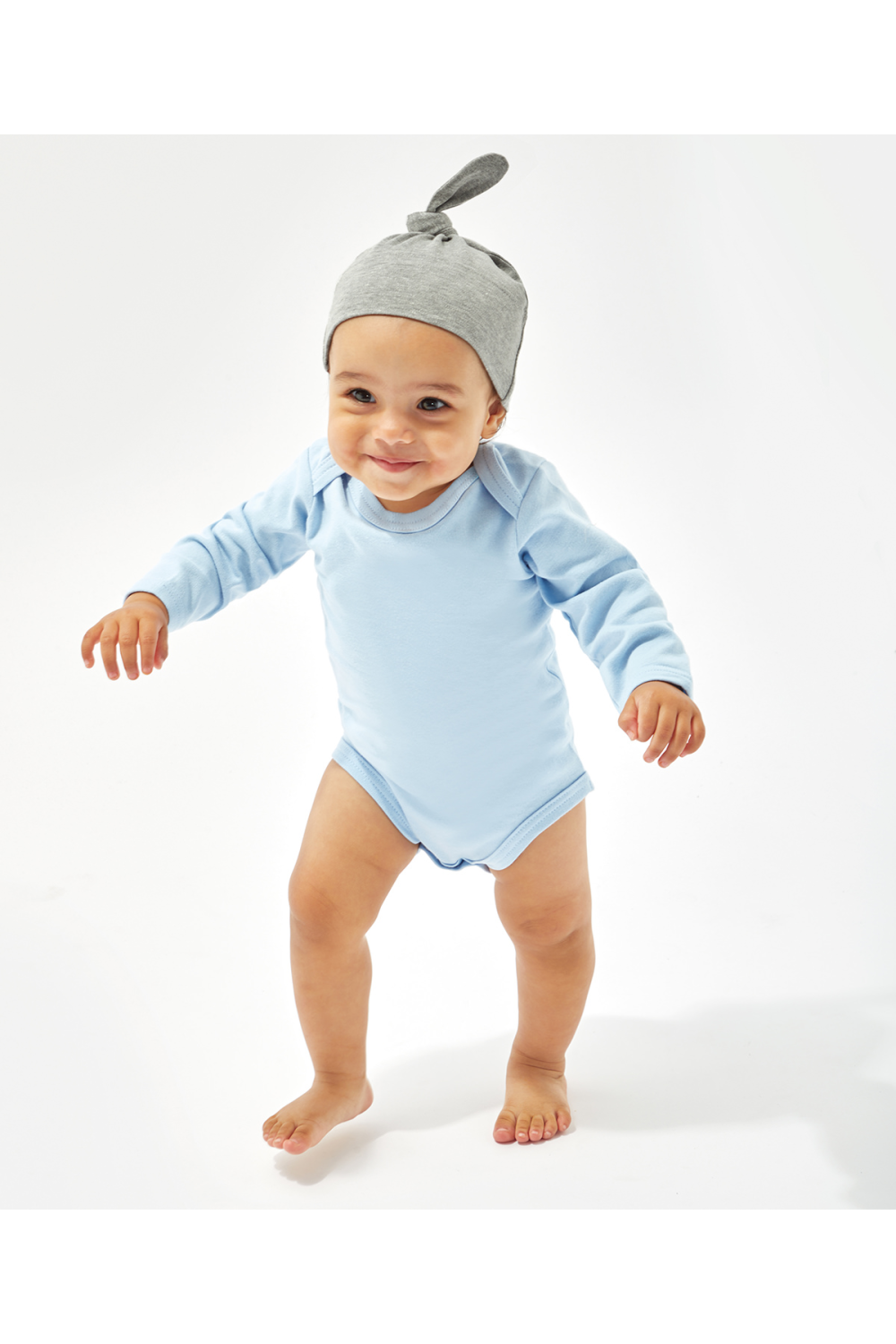 Bonnet de bébé à nud