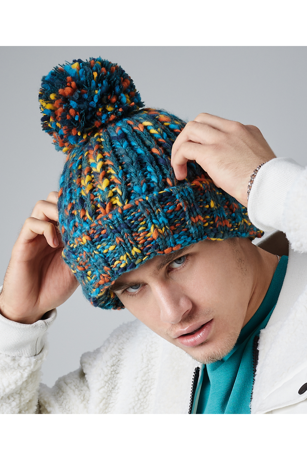 Bonnet twister à pompon