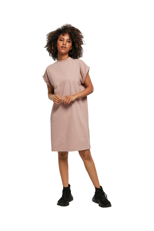 Robe femme à épaules surdimensionnées et col légèrement surélevé