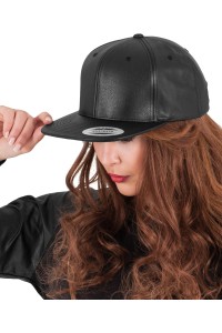 Casquette imitation cuir