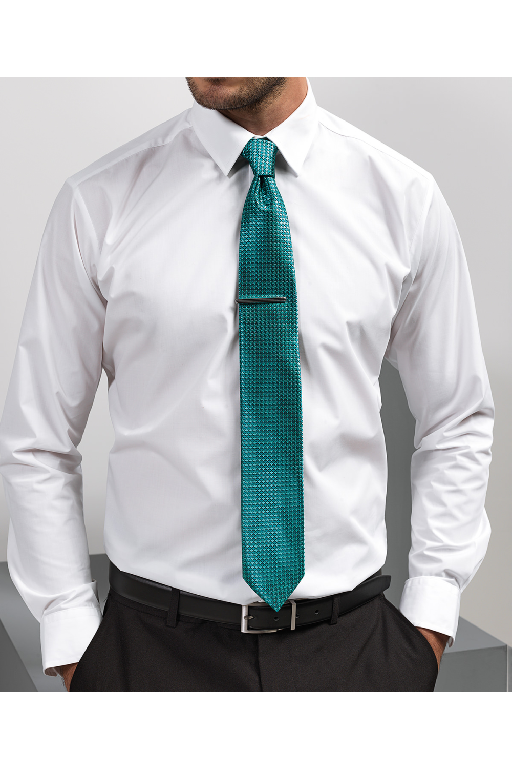 Cravate à motif dentelé