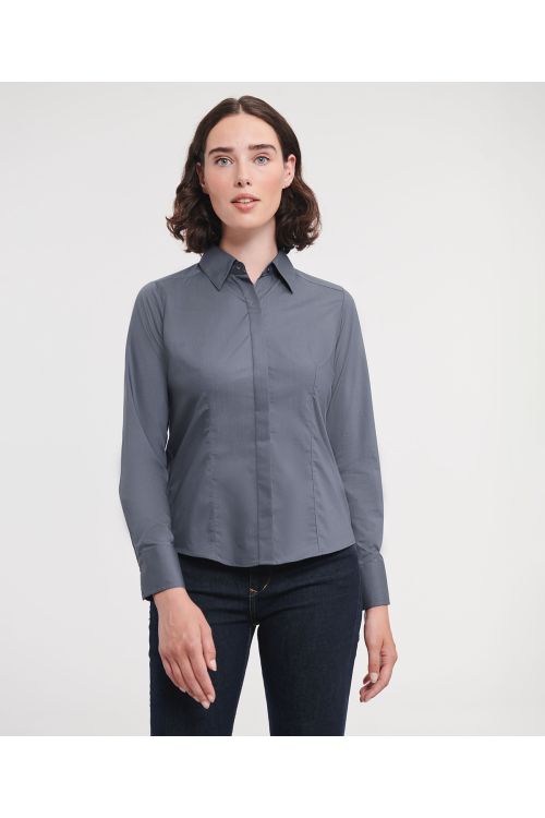 Chemise en popeline cintrée manches longues polyester/coton facile dentretien pour femme