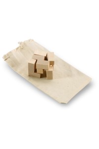 Puzzle en bois dans un sac